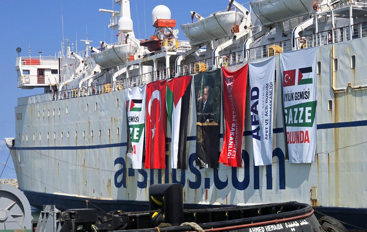 ateskesin akabinde birinci yardim gemisi turkiyeden misira ulasti 0 lNpT8tFu