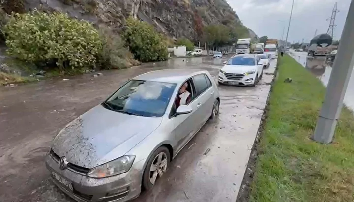 Aydın'da sağanak sonrası heyelan oluştu 1 aydinda saganak sonrasi heyelan olustu 0 n5WWTW1h