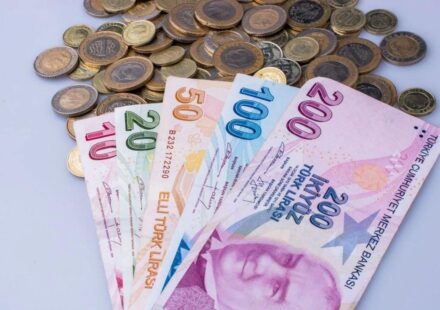 Aylık 11.702 TL hesaplara yatacak! Maaşını bankadan çekmek isteyenler… aylik 11702 tl hesaplara yatacak maasini bankadan cekmek isteyenler MOvNHWQU.jpg