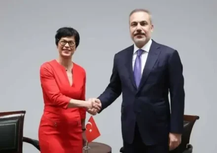 Bakan Fidan, AB Komiseri Kos ile görüştü bakan fidan ab komiseri kos ile gorustu 4NBeRTlK.webp