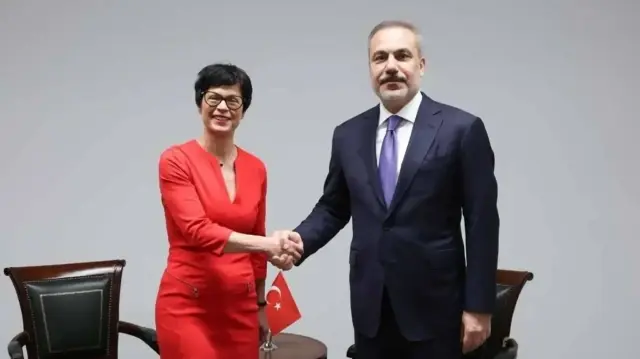 Bakan Fidan, AB Komiseri Kos ile görüştü bakan fidan ab komiseri kos ile gorustu 4NBeRTlK.webp