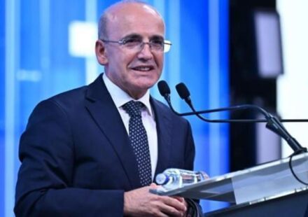 Bakan Şimşek müjdeyi duyurdu: Gelecek yıl besbelli halde azalacak! bakan simsek mujdeyi duyurdu gelecek yil besbelli halde azalacak DgC2FV4E.jpg