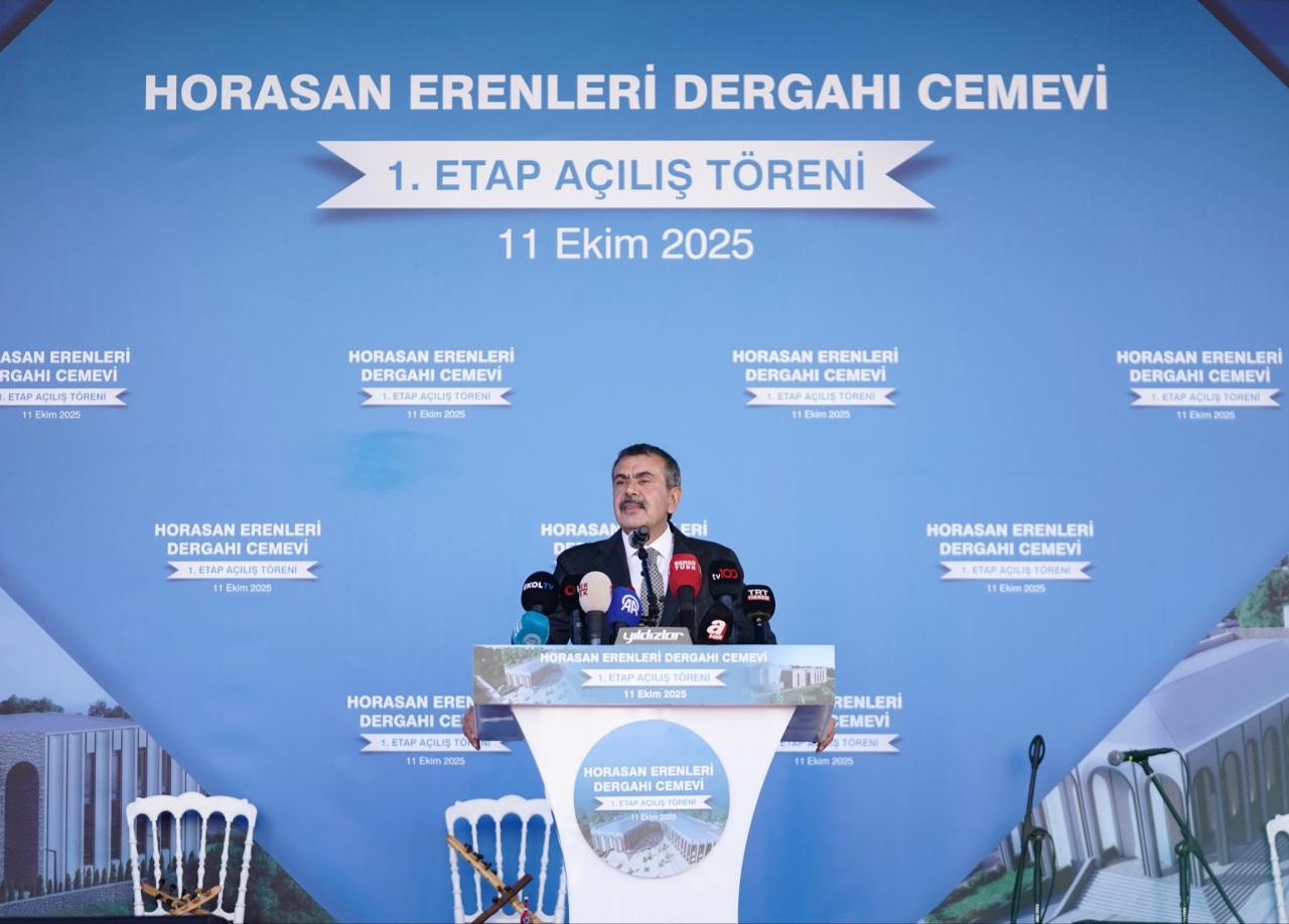Bakan Tekin Bahçeli'nin fikir babası olduğu Cemevi Külliyesi'nin açılışını yaptı 1 bakan tekin bahcelinin fikir babasi oldugu cemevi kulliyesinin acilisini yapti 0 Sz8zcWeS