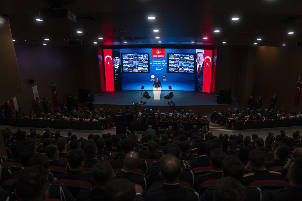 Bakan Yerlikaya: Asıl görevimiz hatası doğmadan önlemektir 1 bakan yerlikaya asil gorevimiz hatasi dogmadan onlemektir 0