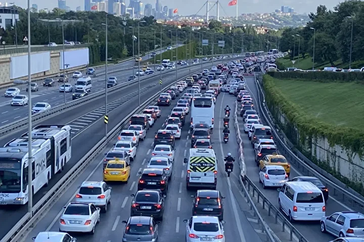 bakan yerlikaya yeni trafik cezalarini acikladi cep telefonuna 20000 tl drifte 140000 tl ceza IcDEru5F