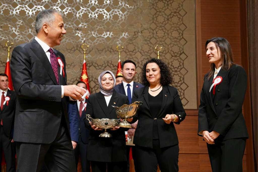 bakan yerlikayadan goreve yeni atanan kaymakamlara ileti 5 J73ZqMmE