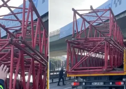 bakirkoyde vinc modulu yuklu tir kopruye sikisti uE6SfSl4.webp