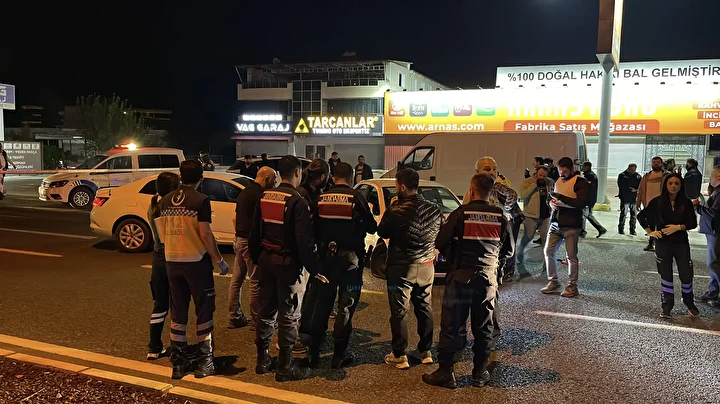 balikesirde dehset gecesi gasp ettigi aracla 2 kisiyi oldurdu 2si polis 5 kisiyi yaraladi 4BcUmtc6