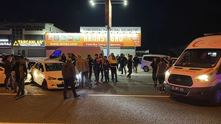 balikesirde dehset gecesi gasp ettigi aracla 2 kisiyi oldurdu 2si polis 5 kisiyi yaraladi
