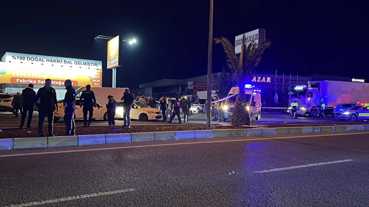 balikesirde dehset gecesi gasp ettigi aracla 2 kisiyi oldurdu 2si polis 5 kisiyi yaraladi eZCQLw9m