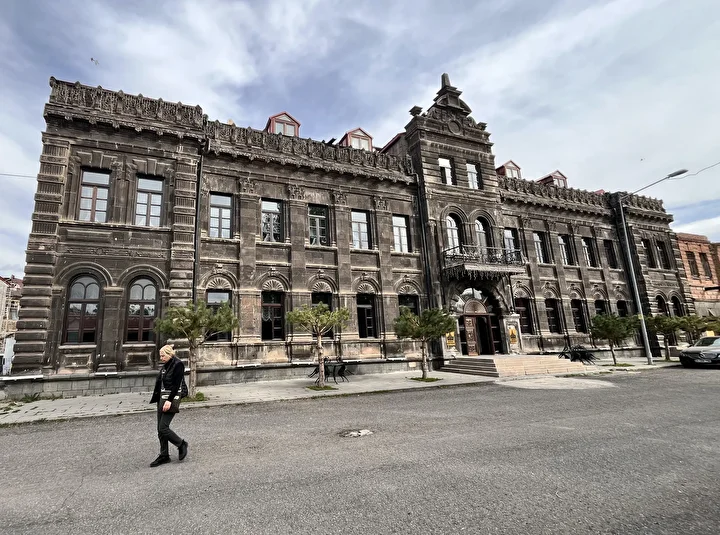 baltik mimarisiyle sekillenen kars kultur turizminin gozdesi 0 UPbDbNlY