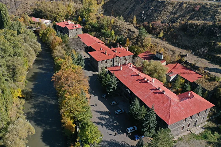 baltik mimarisiyle sekillenen kars kultur turizminin gozdesi 11