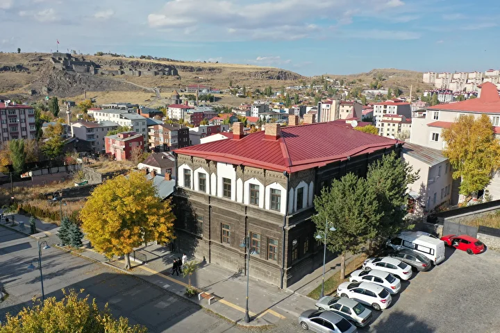 baltik mimarisiyle sekillenen kars kultur turizminin gozdesi 22 kyGKAbzh
