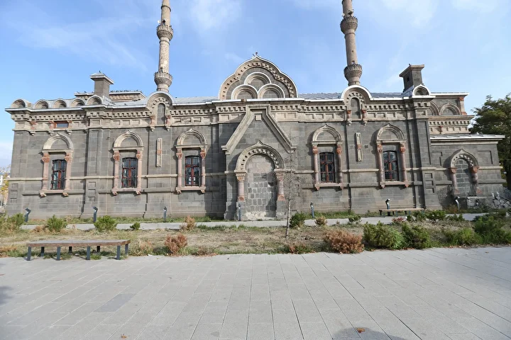 baltik mimarisiyle sekillenen kars kultur turizminin gozdesi 6 hKSWGitR