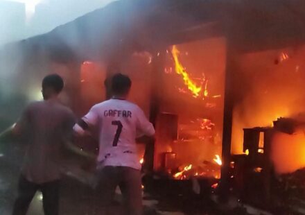 Bangladeş’te yangın 16 can aldı! Fabrika alev alev yandı! bangladeste yangin 16 can aldi fabrika alev alev yandi uYSsiwpZ.jpg