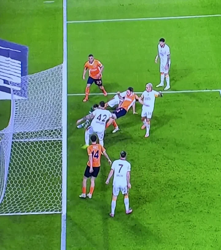 basaksehirin golu ofsayt miydi eski hakem galatasaray macindaki durumu kiymetlendirdi 2 KdWyGU4S