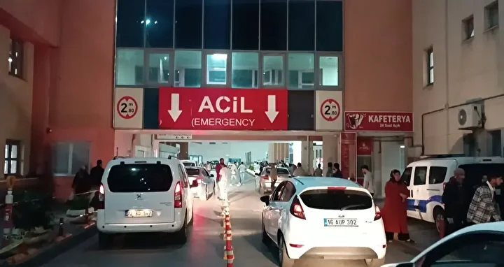 Batman’da hafif ticari araç, motosiklet ve elektrikli bisiklet çarpıştı: Altı kişi yaralandı 4 batmanda hafif ticari arac motosiklet ve elektrikli bisiklet carpisti alti kisi yaralandi 3