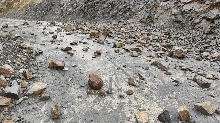Batman'da heyelan: 25 köy ve 30 mezra yolu ulaşıma kapandı 2 batmanda heyelan 25 koy ve 30 mezra yolu ulasima kapandi 1 CgJnb7Qu