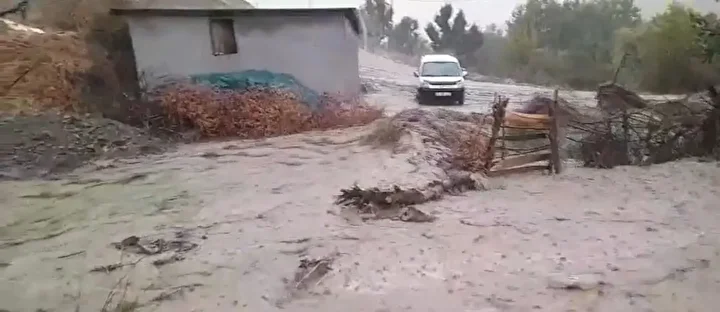 Batman'da heyelan: 25 köy ve 30 mezra yolu ulaşıma kapandı 3 batmanda heyelan 25 koy ve 30 mezra yolu ulasima kapandi 2 CehB9PcZ