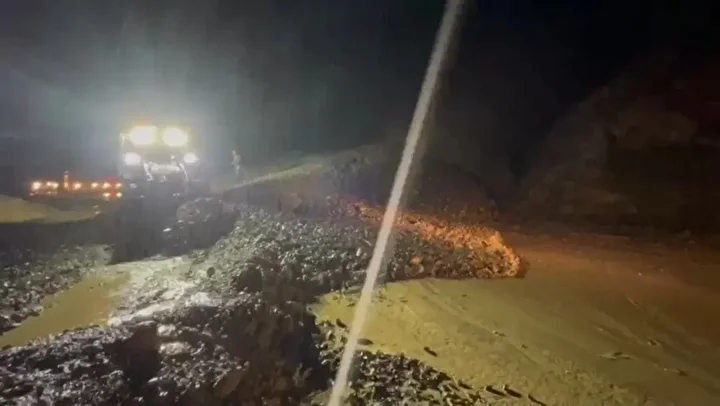 Batman'da heyelan: 25 köy ve 30 mezra yolu ulaşıma kapandı 4 batmanda heyelan 25 koy ve 30 mezra yolu ulasima kapandi 3 szMXcKeH