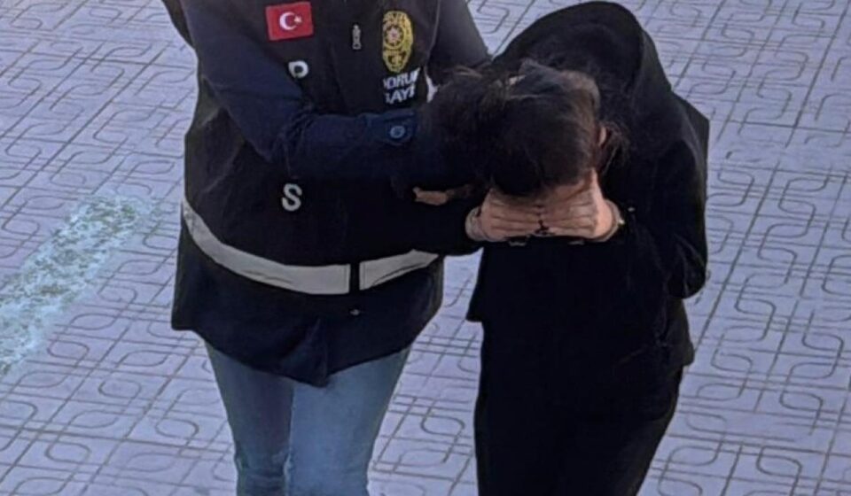 Bebeğini terasa bırakıp ölmesine neden anne tutuklandı bebegini terasa birakip olmesine neden anne tutuklandi HwrlG3rU.jpg