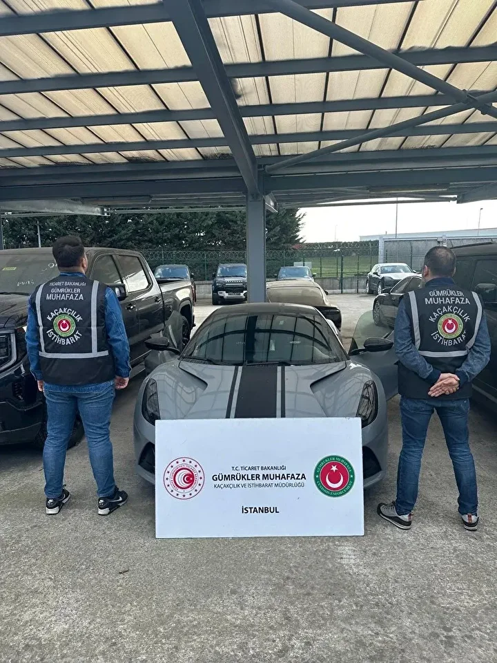 bedeli 288 milyon lira 10 luks araca el konuldu 0 zqZRG1ew