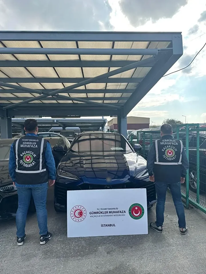 bedeli 288 milyon lira 10 luks araca el konuldu 3 FWMEsvnn