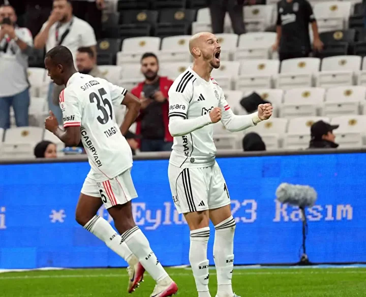 Beşiktaş'ın yıldızı Cerny sıkıntıdan çıktı! Muhabirle tartıştı 3 besiktasin yildizi cerny sikintidan cikti muhabirle tartisti 2 TbpZ2N1C