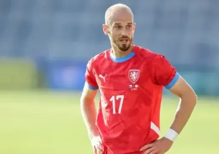 besiktasin yildizi cerny sikintidan cikti muhabirle tartisti FxQlHaFh.webp