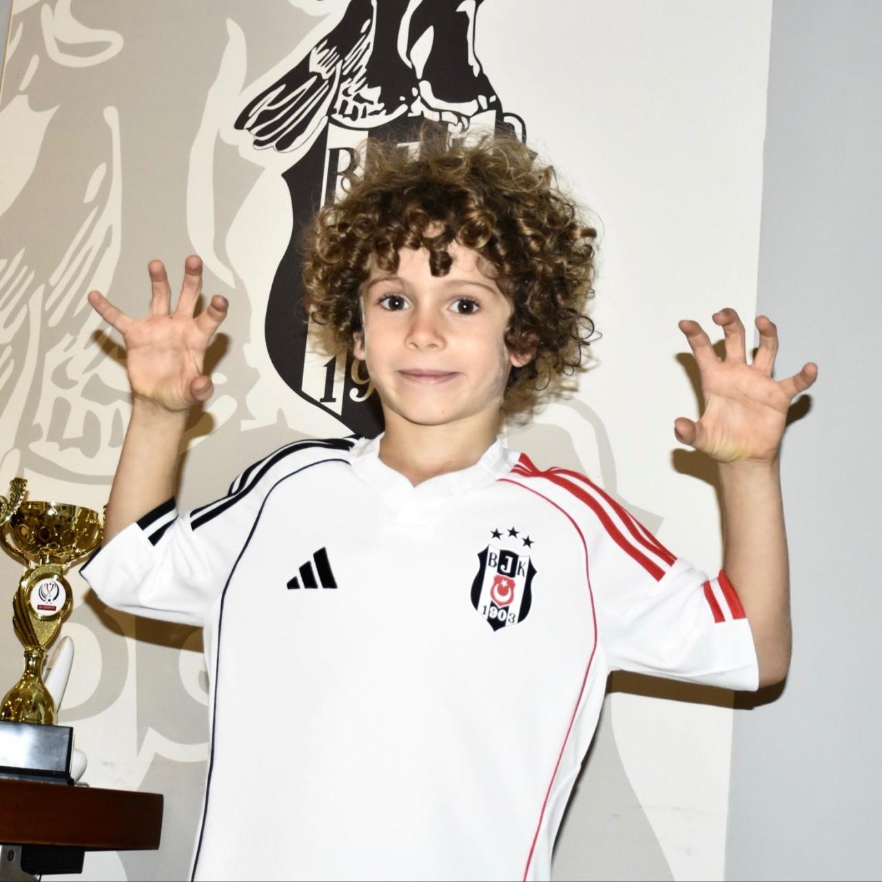 besiktastan futbola uc transfer 0 dntuieVr
