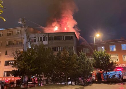 Beyoğlu’nda korkutan yangın! beyoglunda korkutan yangin ZkIULy7L.jpg