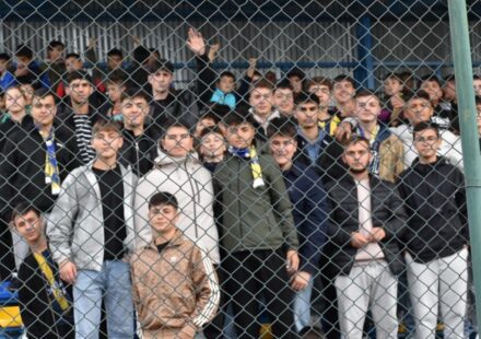 birinci macinda bunu beklemiyorlardi taraftarlar stada giremedi DXL5NNie.jpg