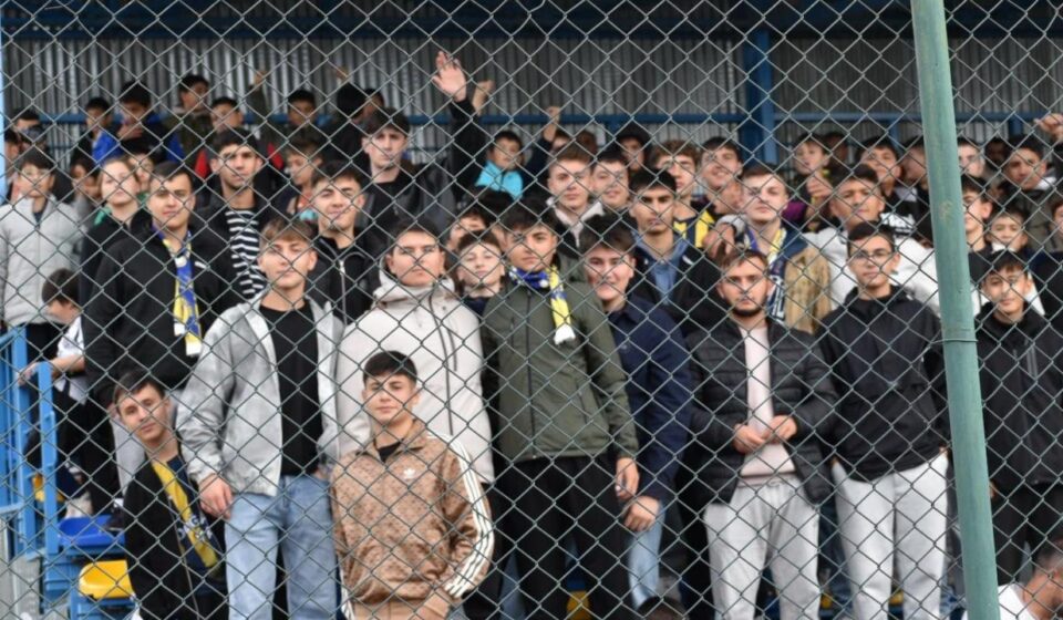 birinci macinda bunu beklemiyorlardi taraftarlar stada giremedi DXL5NNie.jpg