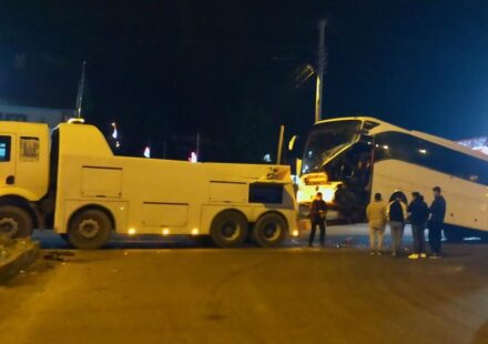 Bolu Dağı’nda tır ile otobüs çarpıştı bolu daginda tir ile otobus carpisti zs2Spfdn.jpg