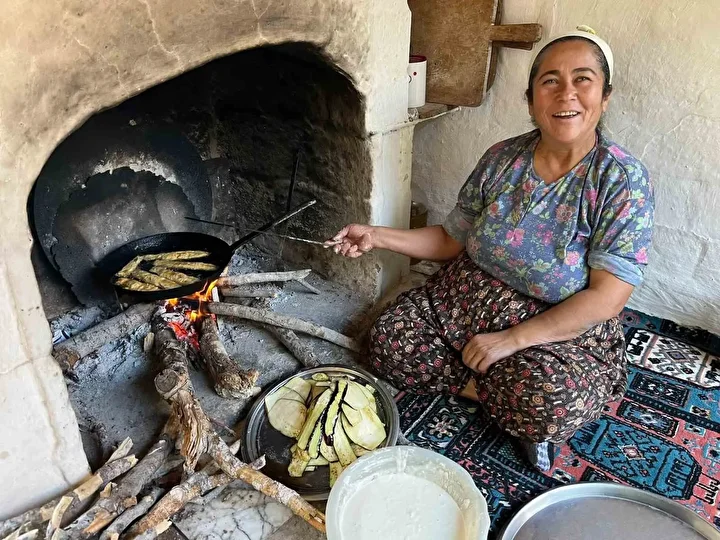 bu koyde patlican etten daha pahali kahvaltidan aksam yemegine patlican baligi ikram ediliyor 4 ggeekHJr