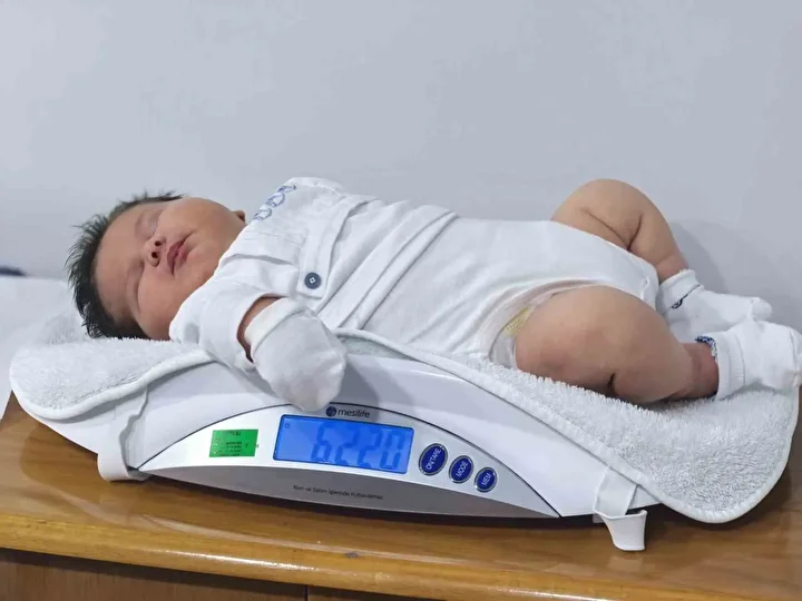 bursada dunyaya gelen bebek literature girecek 37 haftalikken 6 kilo 150 gram 59 santim NMecM6ms