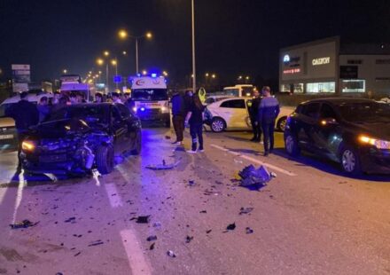 Bursa’da zincirleme kaza: 5 araç birbirine girdi, 3 kişi yaralandı bursada zincirleme kaza 5 arac birbirine girdi 3 kisi yaralandi MqVAAnTx.jpg