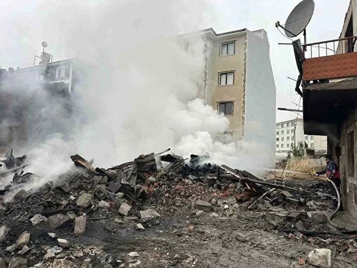 cankirida cikan yanginda 4 yapi ve bir arac ziyan gordu 1 Kz47q6ev