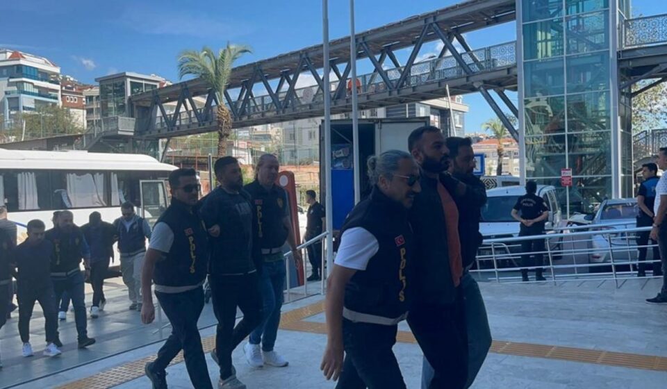 Cesedi sarp kayalıklarda bulunmuştu: İki kişi tutuklandı cesedi sarp kayaliklarda bulunmustu iki kisi tutuklandi 9YuQma5A.jpg