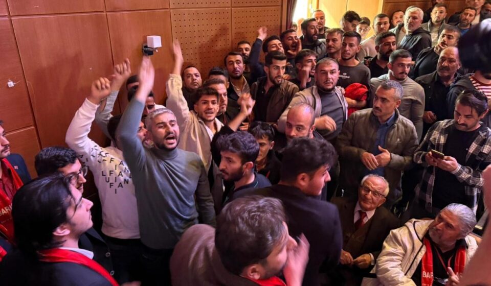 chp vilayet kongresinde yumruklar havada ucustu O4OdXmsc.jpg