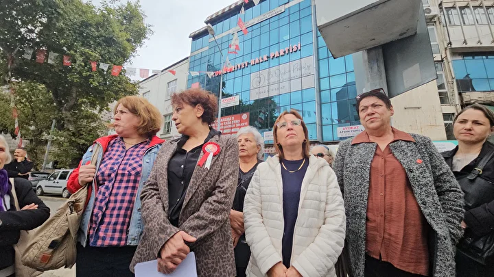 chpli bayanlar istifayi topluca basti ilce bayan kollari yoneticisi ve uyesi 10 bayan partiden eubDslRK