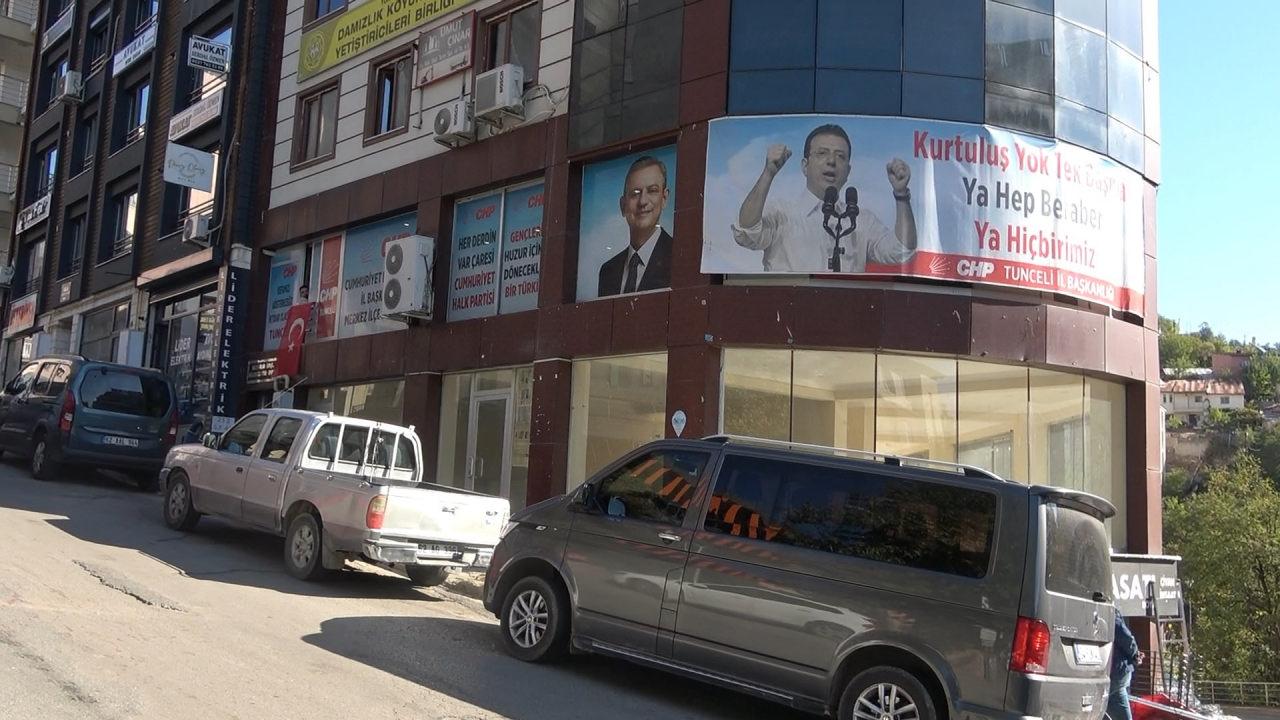 chpli il baskani kendini binaya kilitleyip hareket yapti cozum bulunmazsa cikmayacagiz 0 7pKC9Hwi