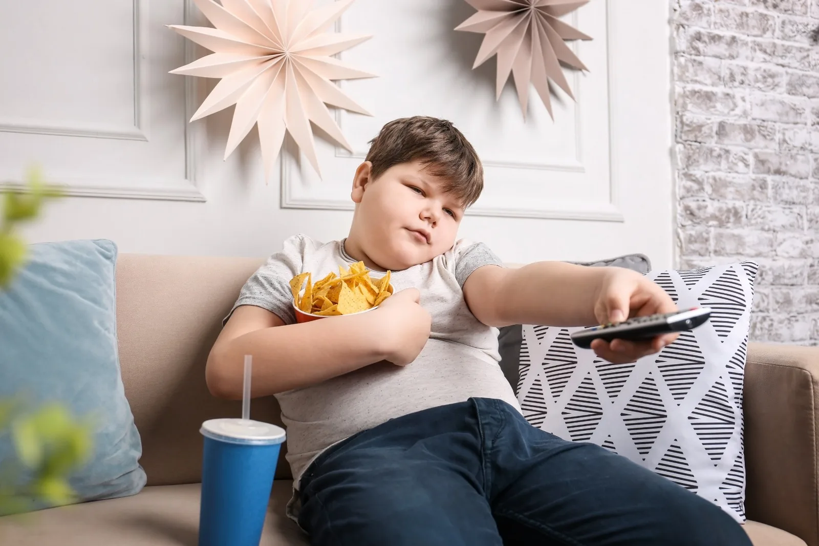 cocuklarda obezite alarmi ekran muddeti ve fast food tehlikesi 0 7biDEybX