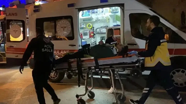 corumda arabayla carpisan motosiklet otobus duragina daldi bir kisi yaralandi 2 SNkJnwGF