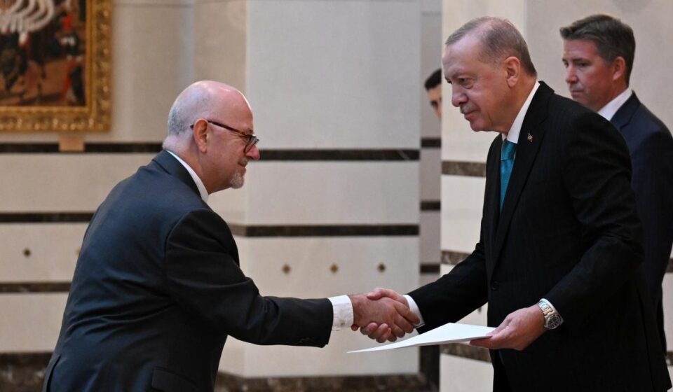 cumhurbaskani erdogan buyukelcilerin inanc mektuplarini kabul etti nKxdJxhY.jpg