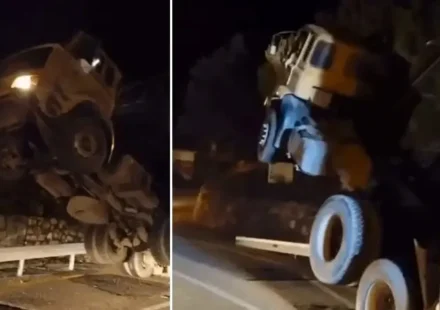 Damperi açık kamyon KGYS direğine çarparak asılı kaldı: Bir kişi yaralandı damperi acik kamyon kgys diregine carparak asili kaldi bir kisi yaralandi XI5DtqZ7.webp
