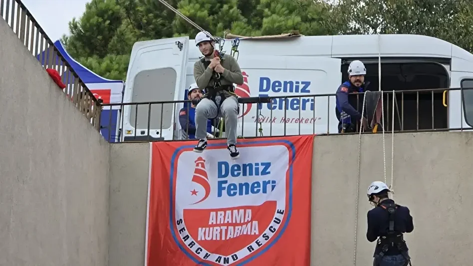 deniz feneri stk feste damga vurdu 1 MQAq6Mgg