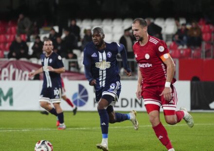 Derbide 1 kırmızı kart 4 gol! Servet Çetin birinci maçını kazandı derbide 1 kirmizi kart 4 gol servet cetin birinci macini kazandi rMZDtR9S.jpg