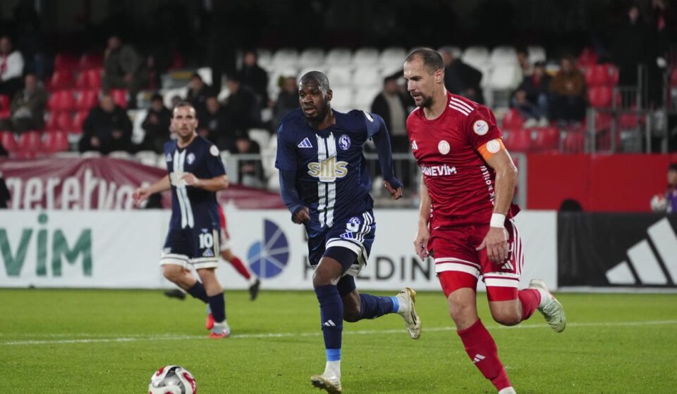 Derbide 1 kırmızı kart 4 gol! Servet Çetin birinci maçını kazandı derbide 1 kirmizi kart 4 gol servet cetin birinci macini kazandi rMZDtR9S.jpg