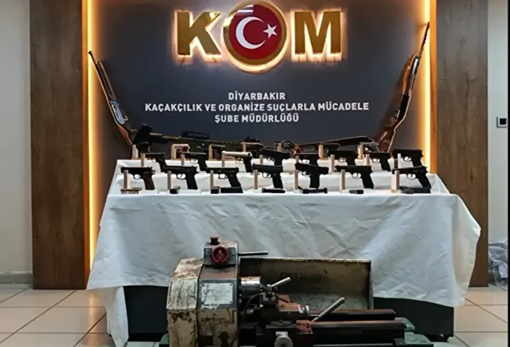 diyarbakir merkezli 13 vilayette silah kacakciligi operasyonunda 19 tutuklama 1 tap7p4us